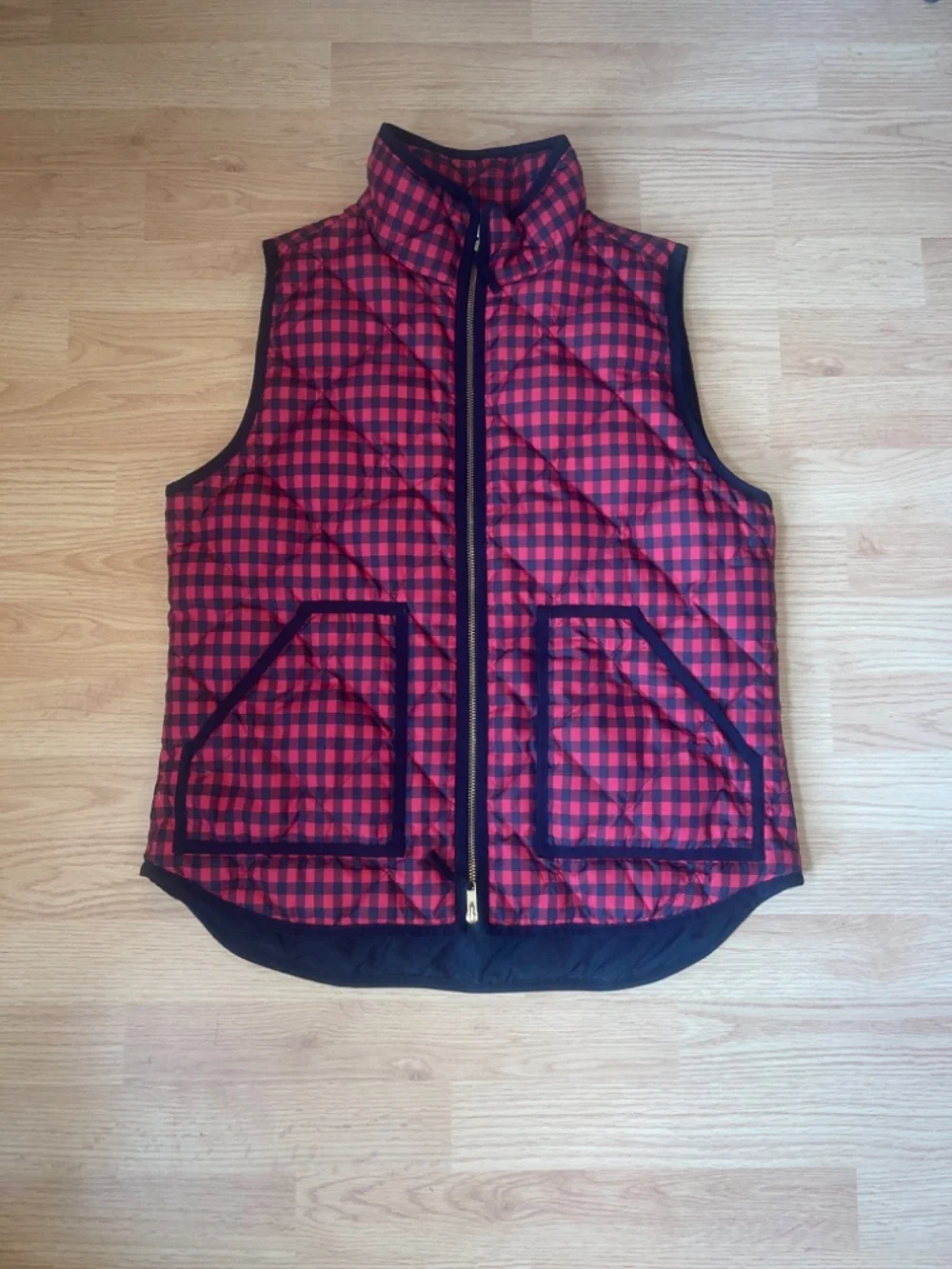 J Crew Red Black Buffalo Check Quilted Puffer Vest Gilet Size Medium